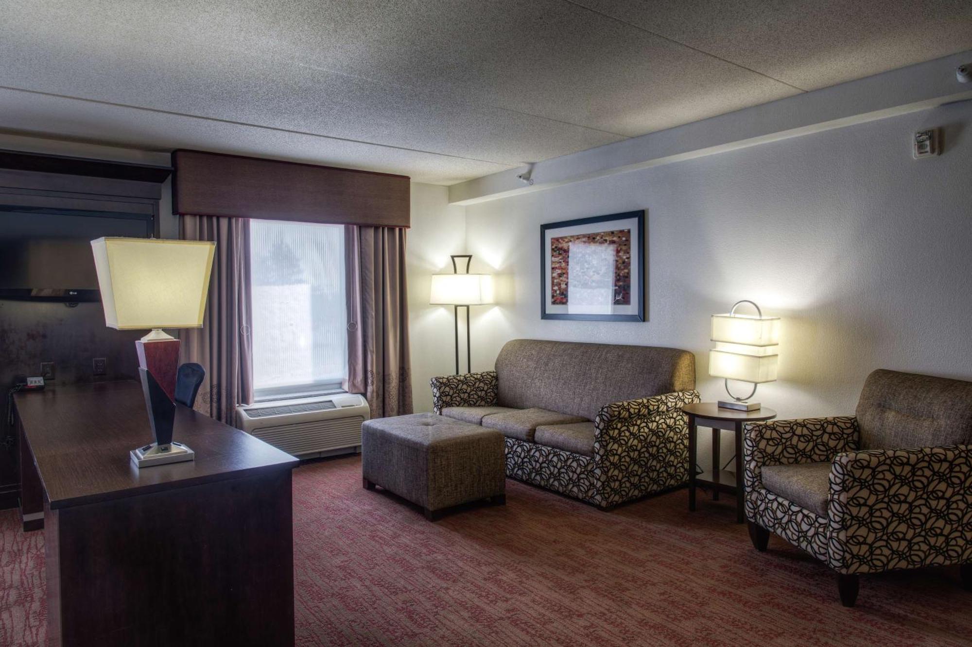 Hampton Inn & Suites Detroit/Airport Romulus Exterior foto